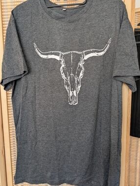 Unisex Charcoal Gray Skull Graphic Tee - Unbranded